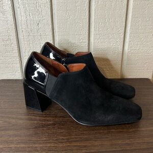 Vionic Suede and Patent Leather Block Heeled Shortie Boot, size 8.